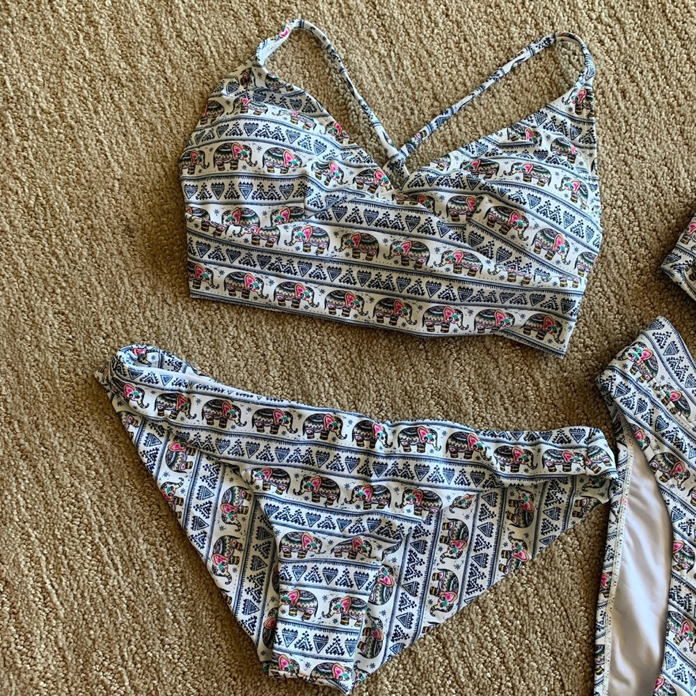 Demi’s swimwear bikini